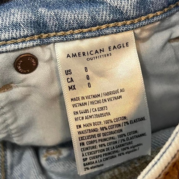 High-waisted light wash distressed denim shorts- american eagle - Picture 5 of 7